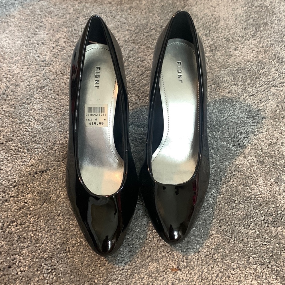 Fioni black patent leather pumps